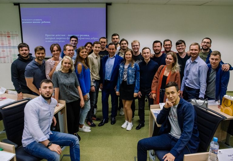 Роман Авдеев со слушателями курса СКОЛКОВО МВА. Фотоархив Романа Авдеева
