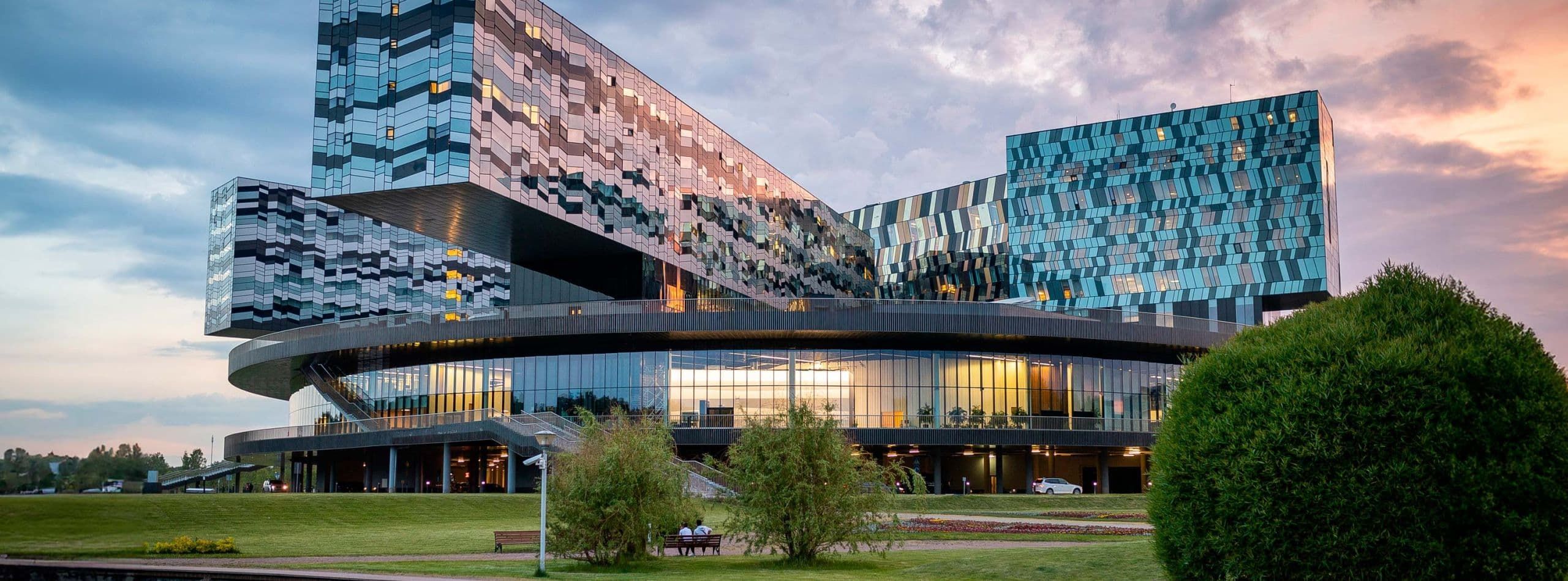 3000 2000 Header Campus 1