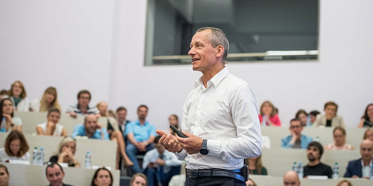«Я работаю в месте, которое создает смыслы и ценности»