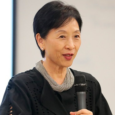 Кэролайн Ван