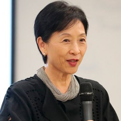 Кэролайн Ван