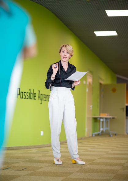 52098218842 D16486bd6e O