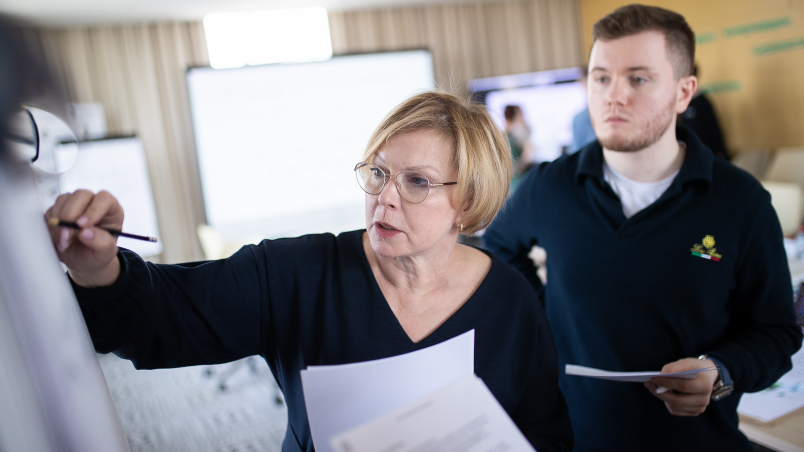 52058756408 F4fc6ca154 O