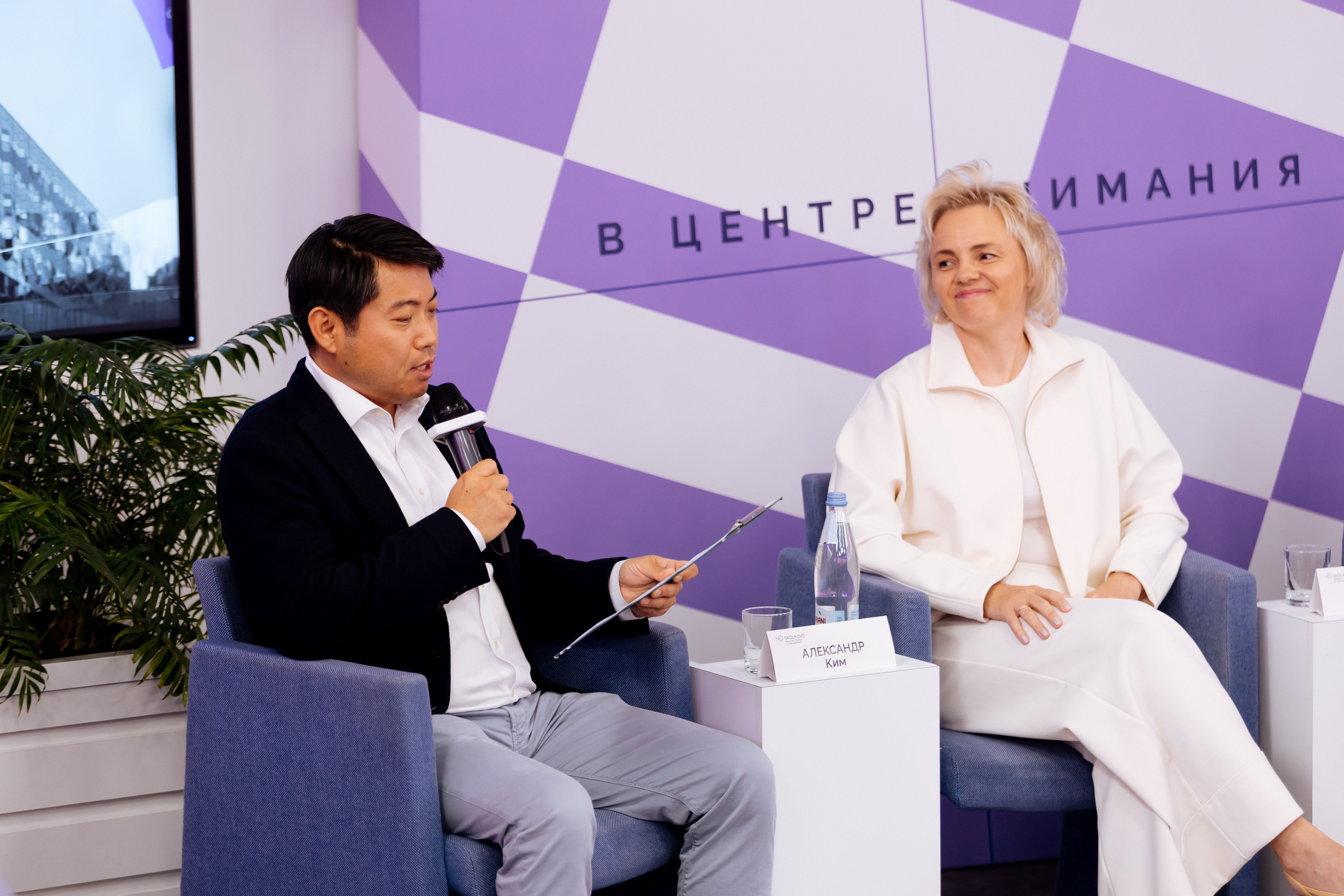 Ректор Школы управления СКОЛКОВО Александр Ким и филантроп, соосновательница холдинга WeFamilyGroup, выпускница Global AMP-1 и Executive MBA-9 Марина Старчикова