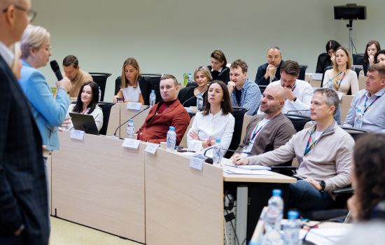 Без масок: невидимые процессы лидерства и перемен